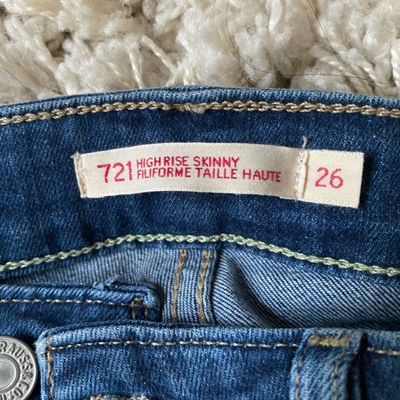 Levi’s High Rise Skinny Jeans - Picture 2 of 2